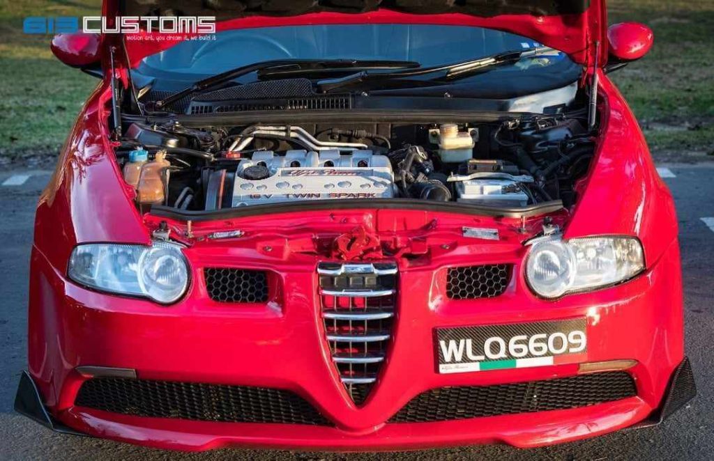 visual of Alfa romeo147  red color 1.6 cc