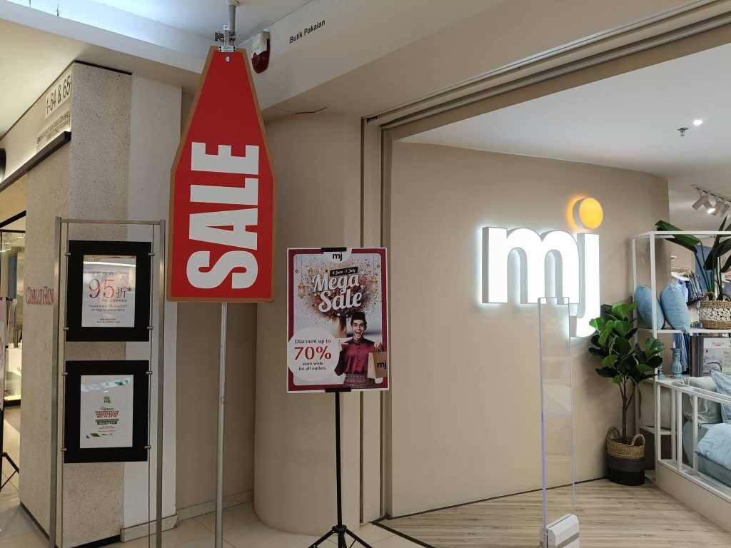 MJ Metro jaya store at suria mall  2nd floor.